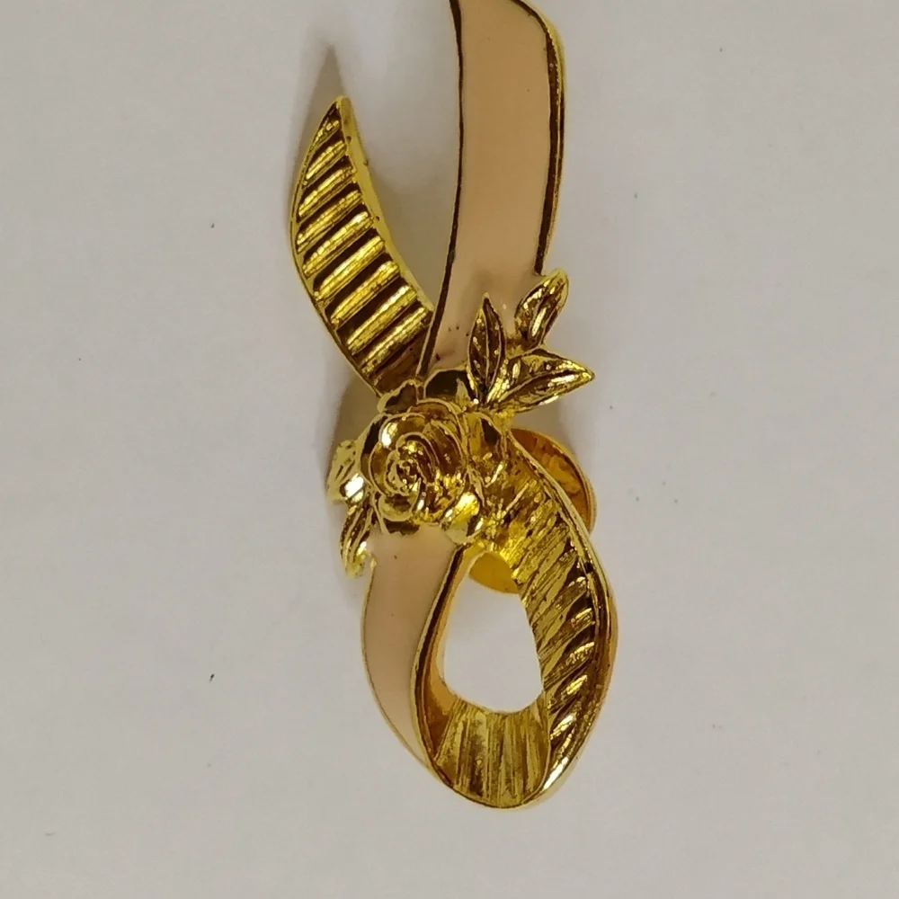Vintage Avon Breast Cancer‎ Awareness Lapel Pin Pink Ribbon Rose Gold Tone